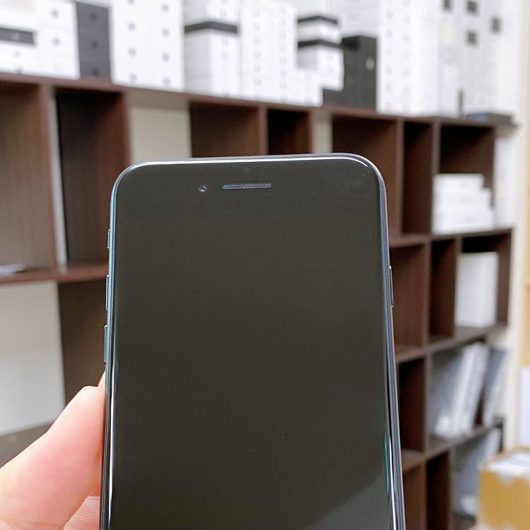 iPhone SE ��3���� 64GB �ߥåɥʥ��� �Хåƥ꡼ 87% ������ SIM�ե꡼