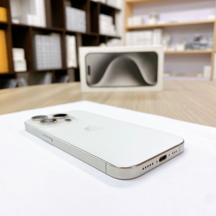 iPhone 15 Pro 256GB �ۥ磻�� �Хåƥ꡼ 91% ������ SIM�ե꡼