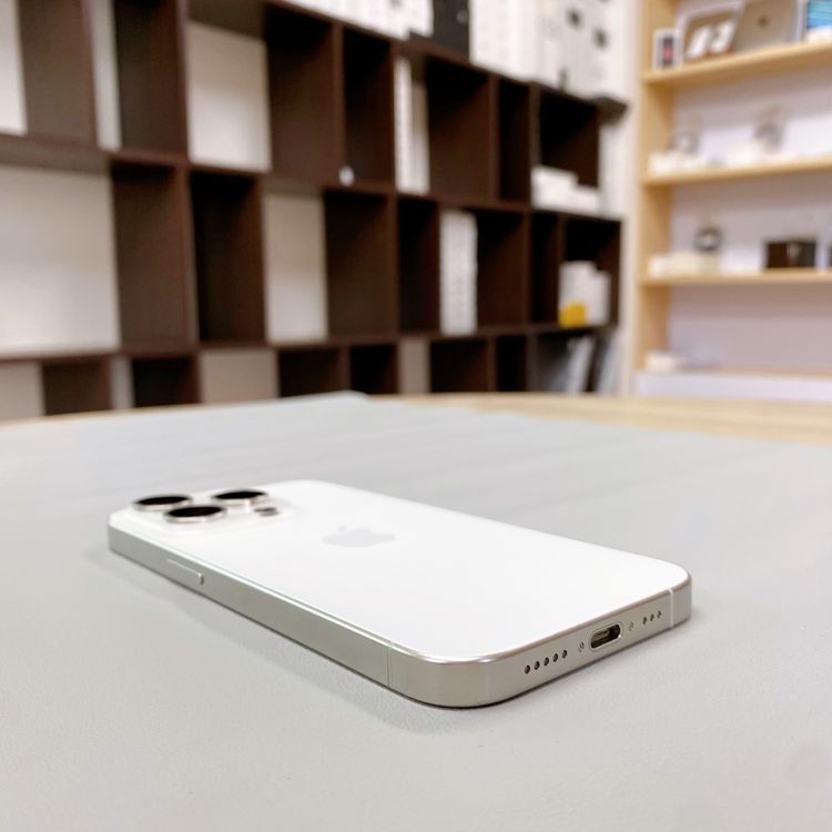 iPhone 15 Pro 128GB �ۥ磻�� �Хåƥ꡼ 89% ������ SIM�ե꡼