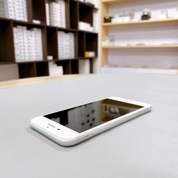 iPhone 8 64GB ����С� �Хåƥ꡼ 80% ������ SIM�ե꡼