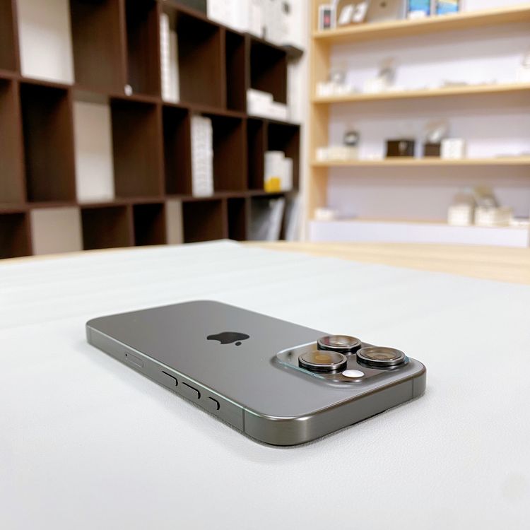 iPhone 15 Pro 256GB �֥�å� �Хåƥ꡼ 87% ������ SIM�ե꡼