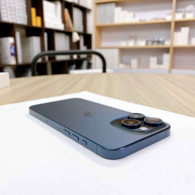 iPhone 15 Pro 128GB �֥롼 �Хåƥ꡼ 89% ������ SIM�ե꡼