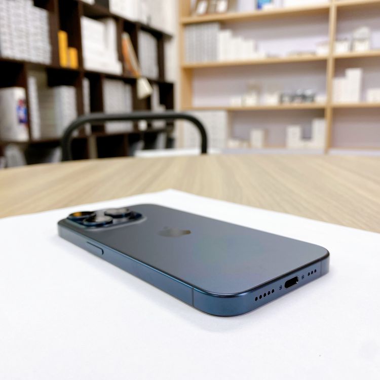 iPhone 15 Pro 256GB �֥롼 �Хåƥ꡼ 86% ������ SIM�ե꡼