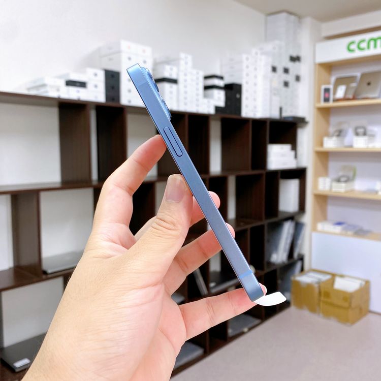 ��̤�����ʡ�iPhone 14 128GB �֥롼 �Хåƥ꡼ 100% ������ SIM�ե꡼