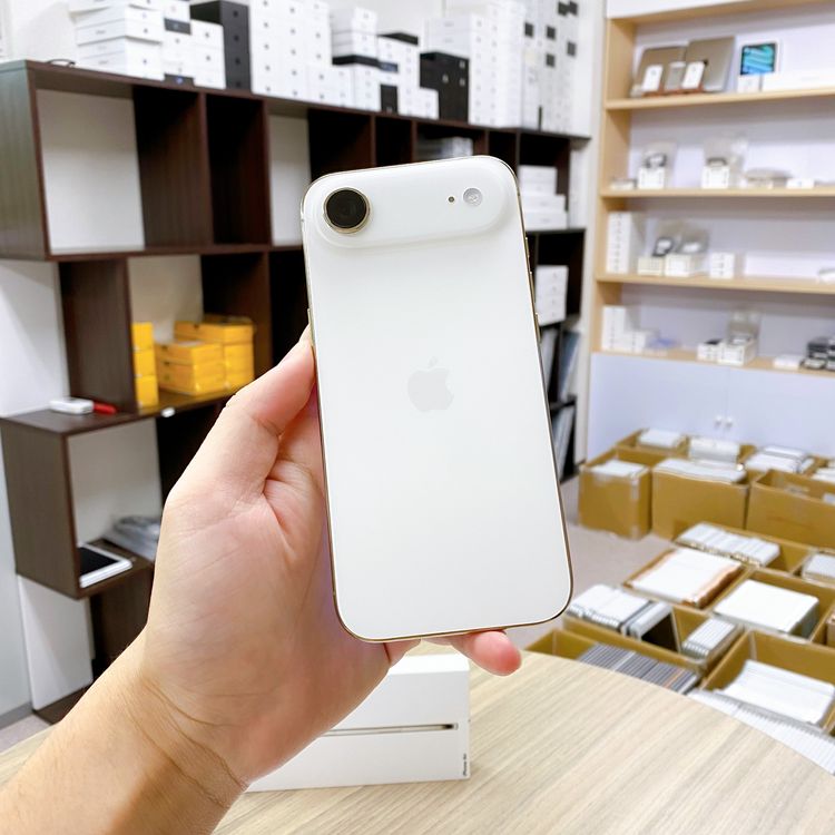 iPhone Air 256GB �饤�ȥ������ �Хåƥ꡼ 100% ������ SIM�ե꡼