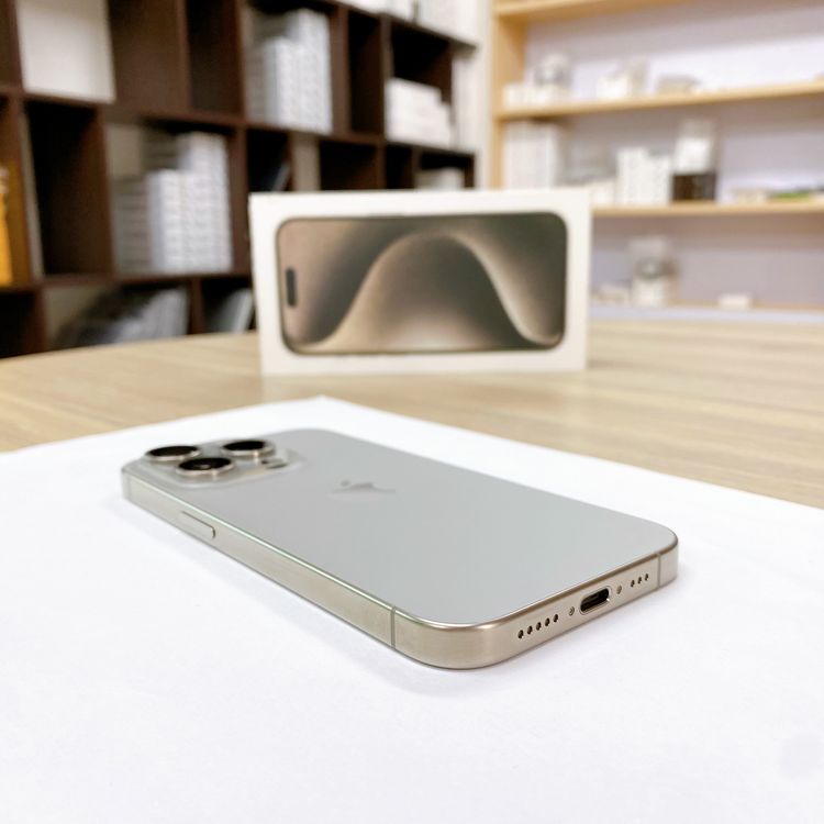iPhone 15 Pro 256GB �ʥ����� �Хåƥ꡼ 90% ������ SIM�ե꡼