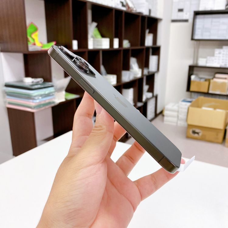 ��̤�����ʡ�iPhone 15 Pro Max 256GB �֥�å� ������ SIM�ե꡼