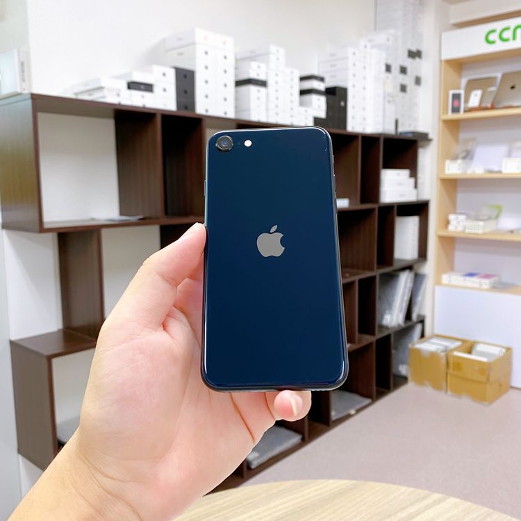 iPhone SE ��3���� 64GB �ߥåɥʥ��� �Хåƥ꡼ 89% ������ SIM�ե꡼