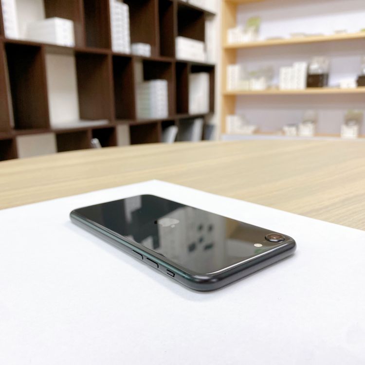 iPhone SE2 64GB �֥�å� �Хåƥ꡼ 91% ������ SIM�ե꡼