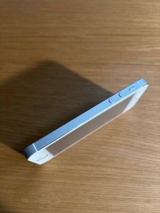 �ڶ����ʡ�iPhone5s 16GB �����Ų��14��Τ� �ۤ�̤������ �Хåƥ꡼100%