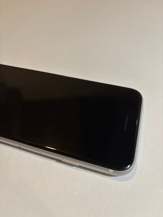 �ڥ����ƥ��١��������å������iPhoneSE ��2���� 64gb �ۥ磻��