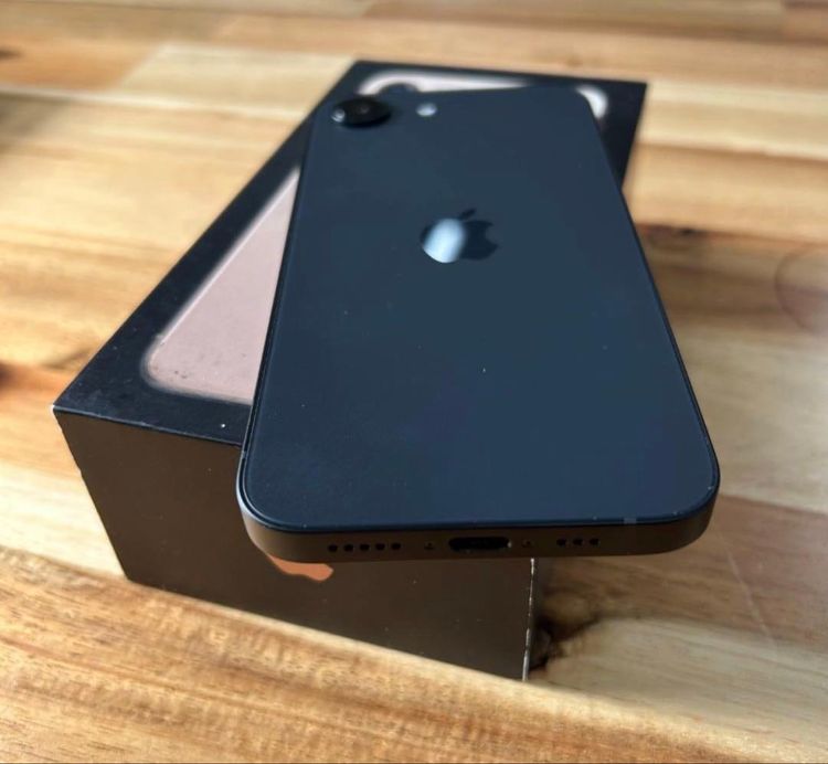 ����Ʊ�� �Хåƥ꡼100��iPhone 17e 256GB SIM�ե꡼��
