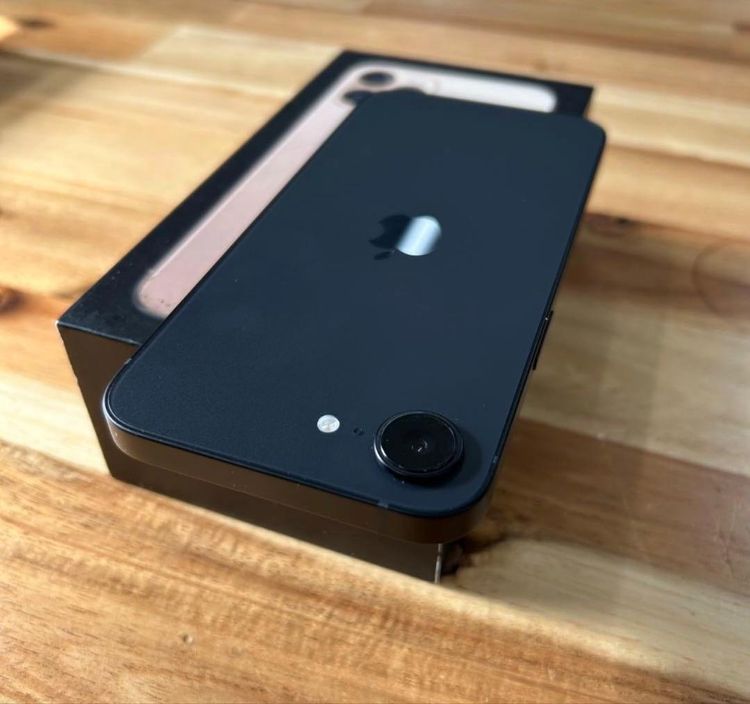 ����Ʊ�� �Хåƥ꡼100��iPhone 17e 256GB SIM�ե꡼��