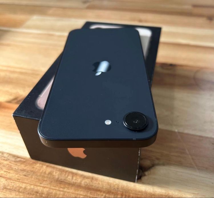 ����Ʊ�� �Хåƥ꡼100��iPhone 17e 256GB SIM�ե꡼��
