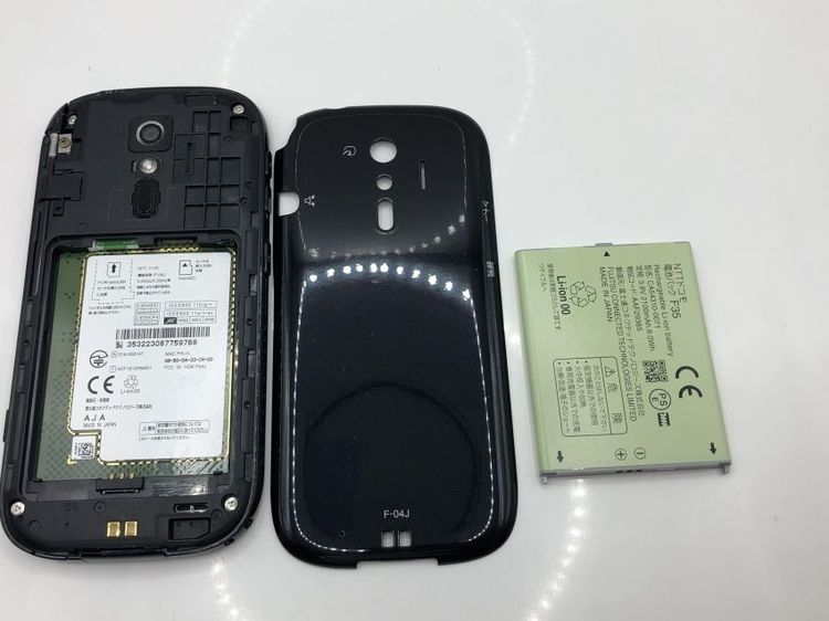 ��Sim�ե꡼��Docomo �餯�餯���ޡ��ȥե��󣴡�F-04J���֥�å�