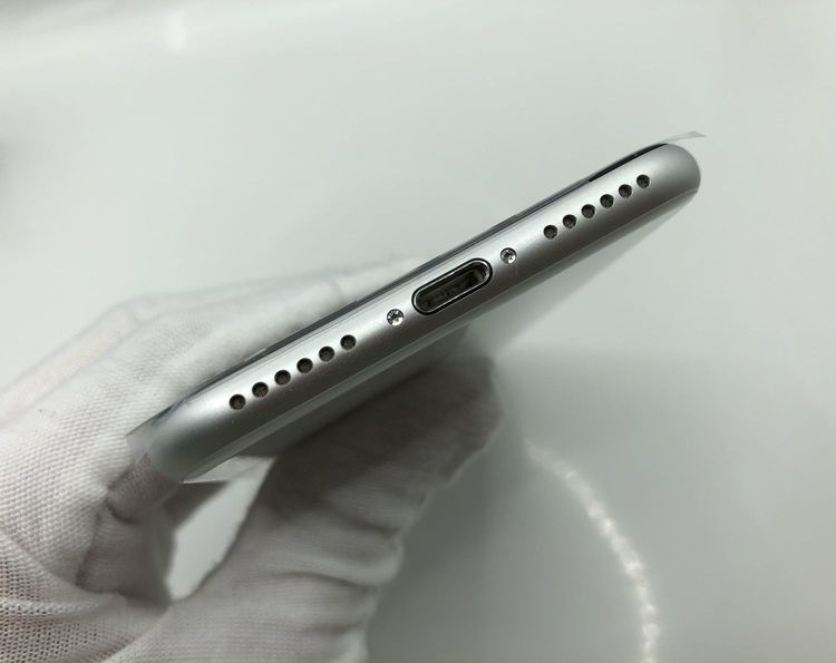 ��Sim���å�����Ѥߡ�AU iPhone SE ����2����� 64GB ���Хåƥ꡼��������89��