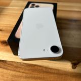 ����Ʊ�� �Хåƥ꡼100��iPhone 17e 256G SIM�ե꡼
