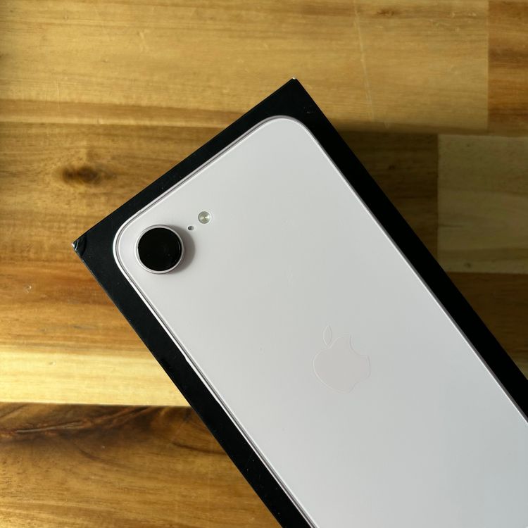 ����Ʊ�� �Хåƥ꡼100��iPhone 17e 256GB SIM�ե꡼