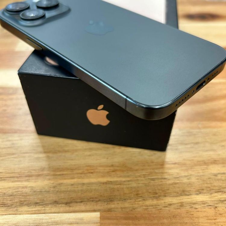 �ڥ���󥯡�iPhone 15 pro��128GB���Хåƥ꡼83%