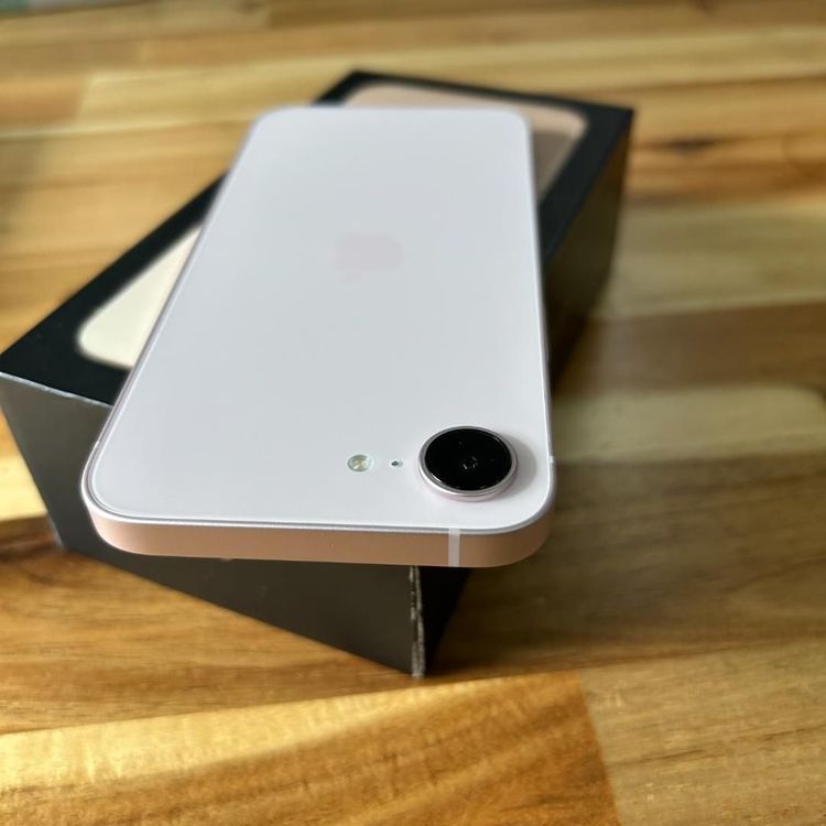 ����Ʊ�� �Хåƥ꡼100��iPhone 17e 256GB SIM�ե꡼