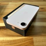 ����Ʊ�� �Хåƥ꡼100��iPhone 17e 256GB SIM�ե꡼