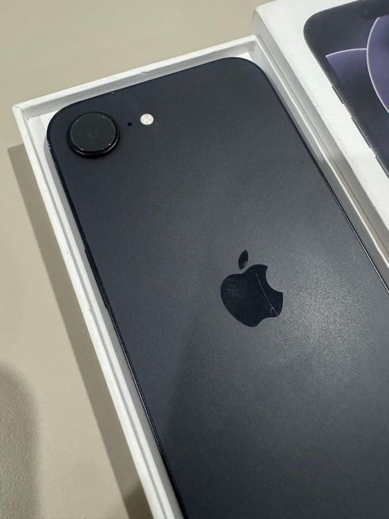 ����Ʊ�� �Хåƥ꡼100��iPhone 17e 256G SIM�ե꡼