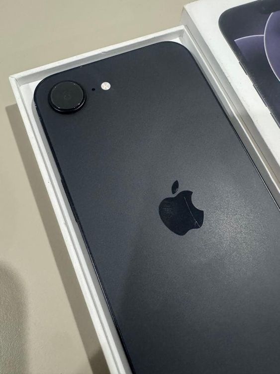 ����Ʊ�� �Хåƥ꡼100��iPhone 17e 256G SIM�ե꡼