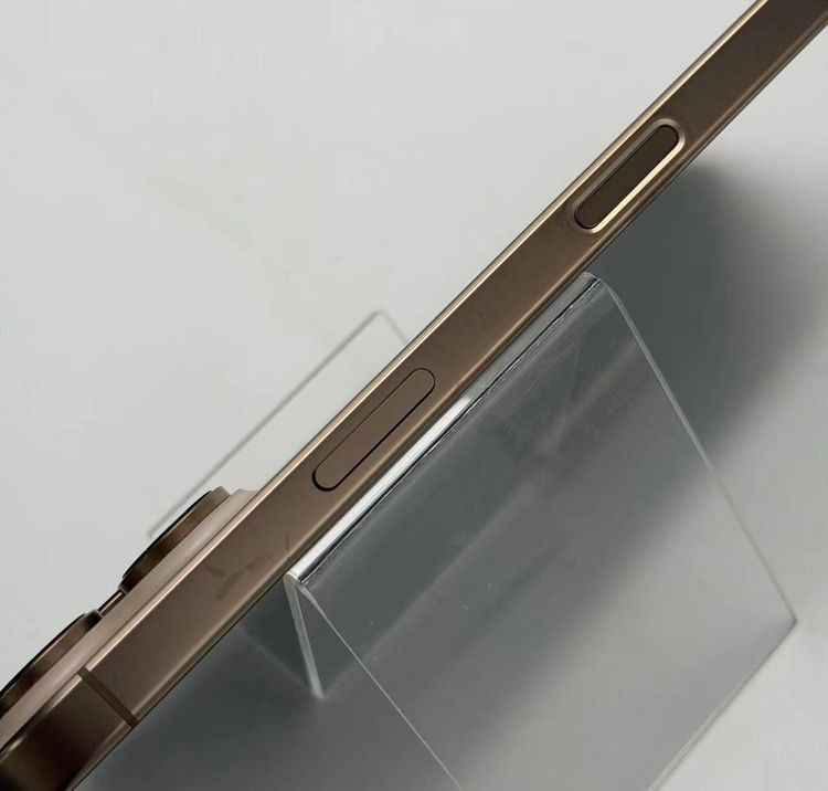 iPhone16 Pro 512GB �ǥ����ȥ����˥��� MYN63J/A docomo��SIM�ե�