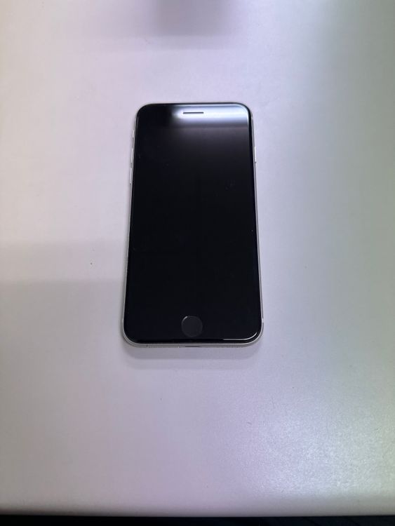 iPhone SE 3 64GB 82% �������饤��