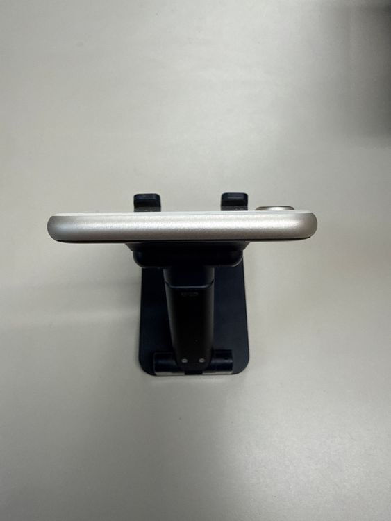 iPhone SE ��3���� 64BG 90% SIM�ե꡼ �������饤��