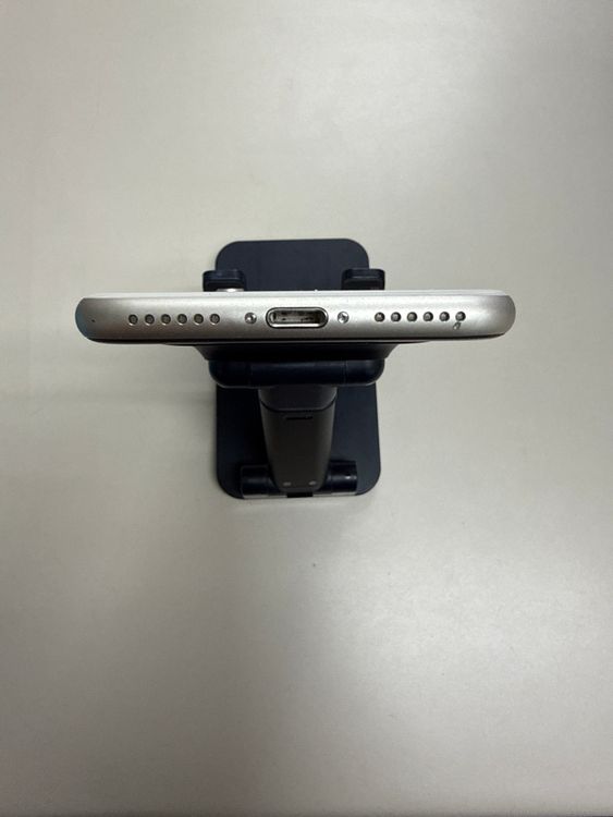 iPhone SE 3 64GB 84% �������饤��