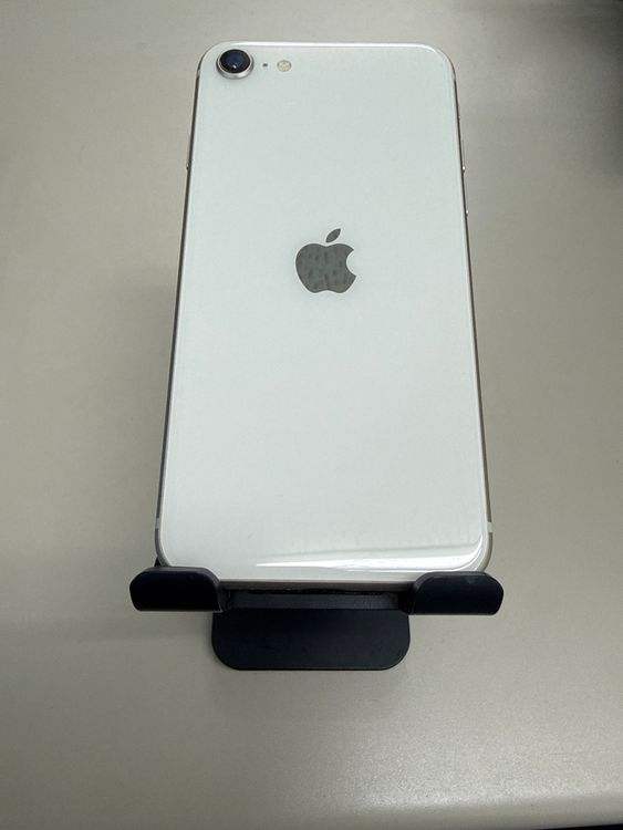 iPhone SE ��3���� 64GB 80% SIM�ե꡼ �������饤��