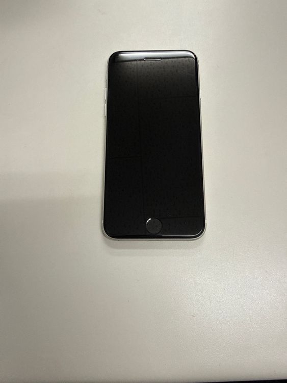 iPhone SE 3 64GB 84% �������饤��