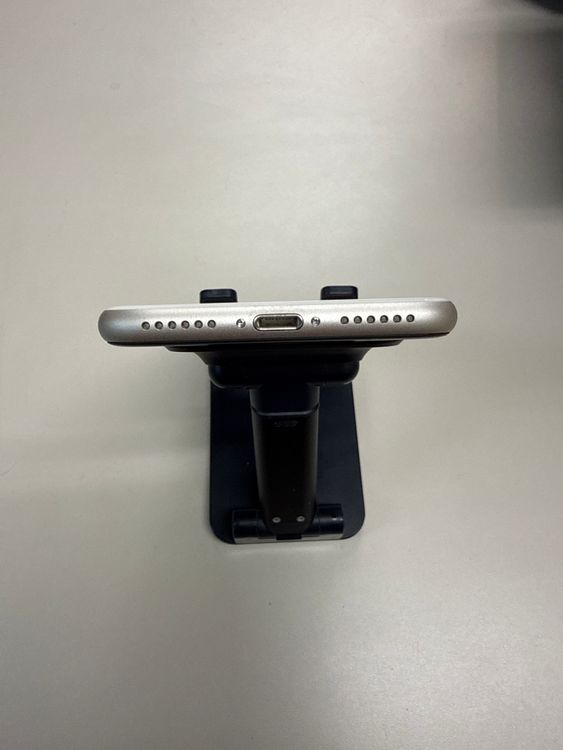 iPhone SE ��3���� 64BG 90% SIM�ե꡼ �������饤��