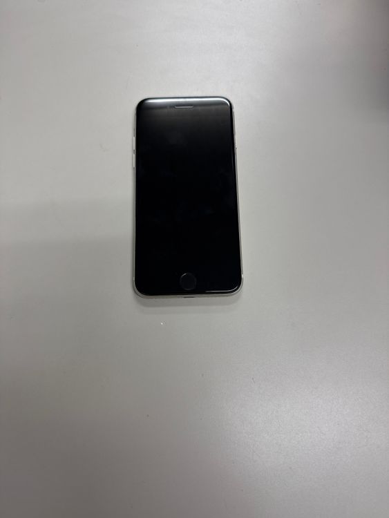 iPhone SE 3 64GB 79% �������饤��